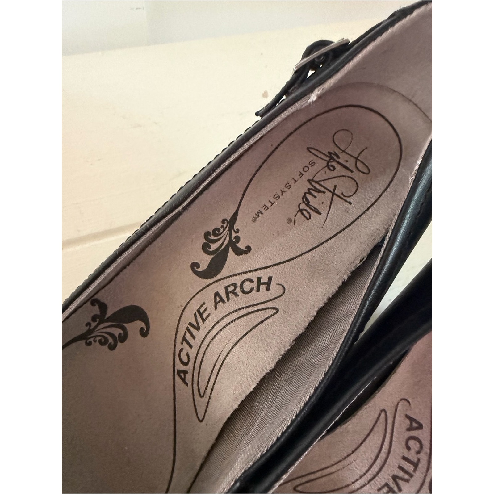 Lifestride 9.5 Give Black Faux Leather Comfort Casual Pumps Heels Buckle Detail — image 6 of 8